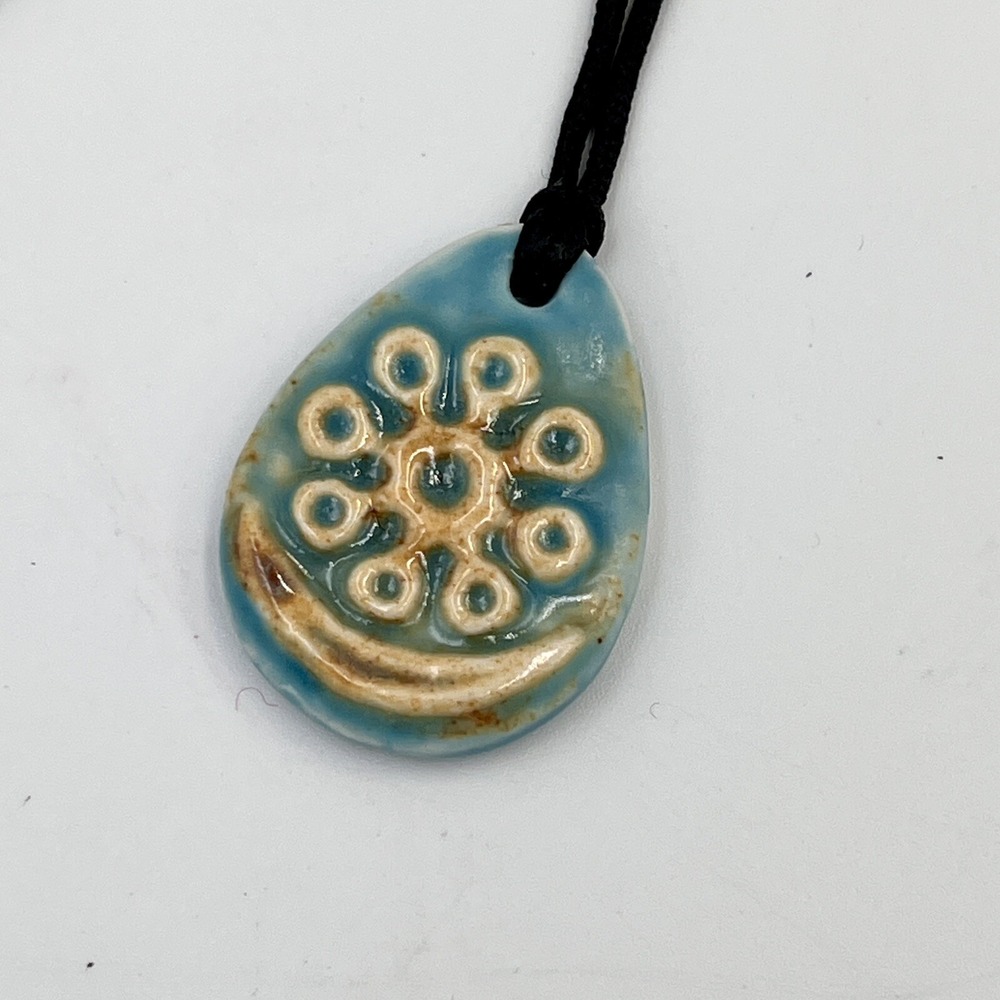 Essential Oil Diffuser Necklace Clay‎ Pendant Aromatherapy - Picture 3 of 4
